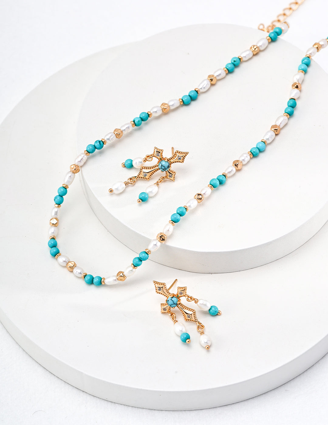 Pearls and Turquoise Stones Necklace