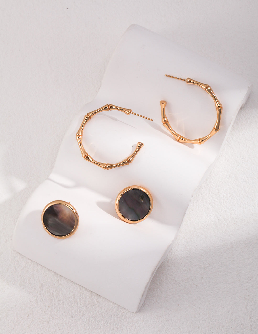 Minimalist black pearl earrings