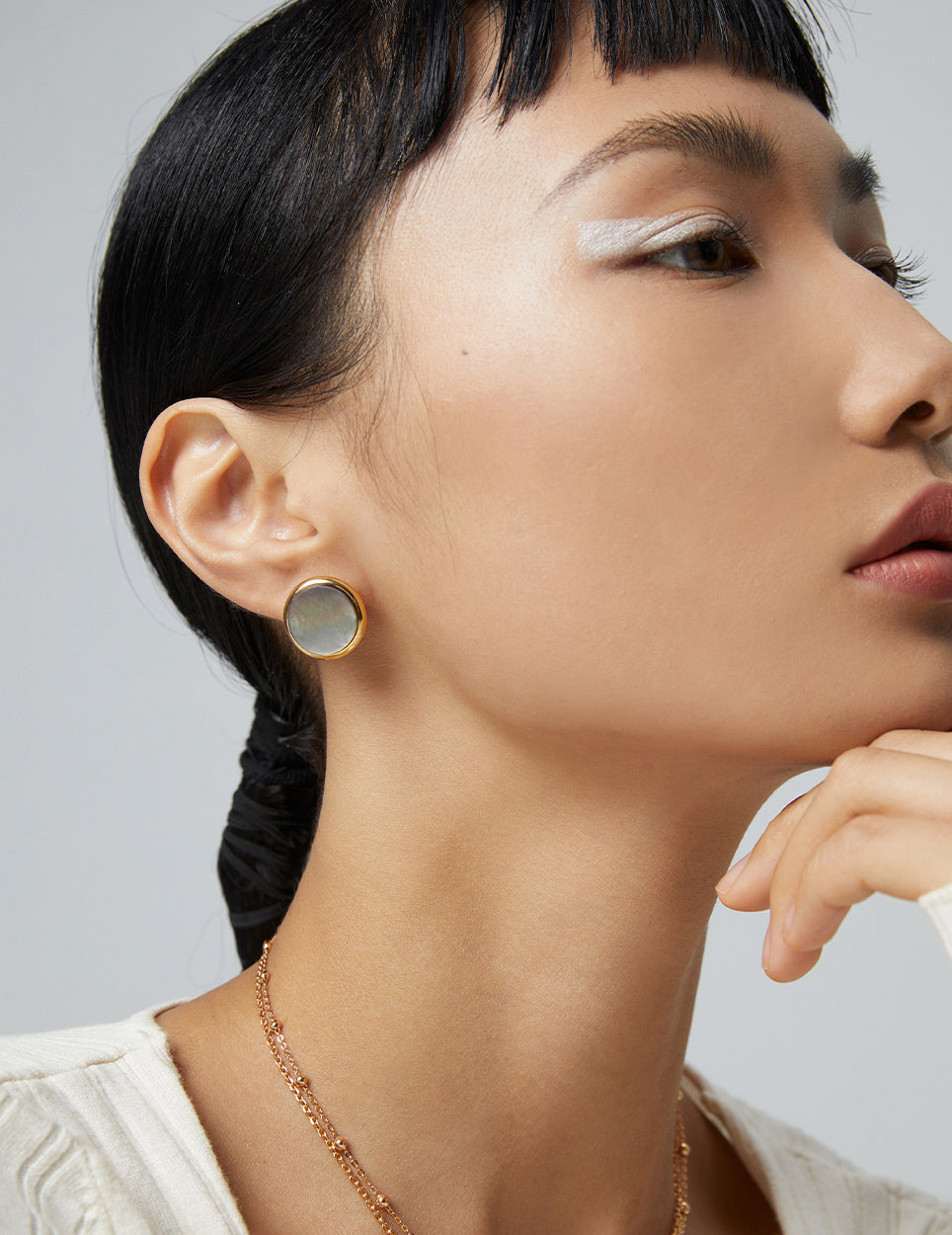 Minimalist black pearl earrings